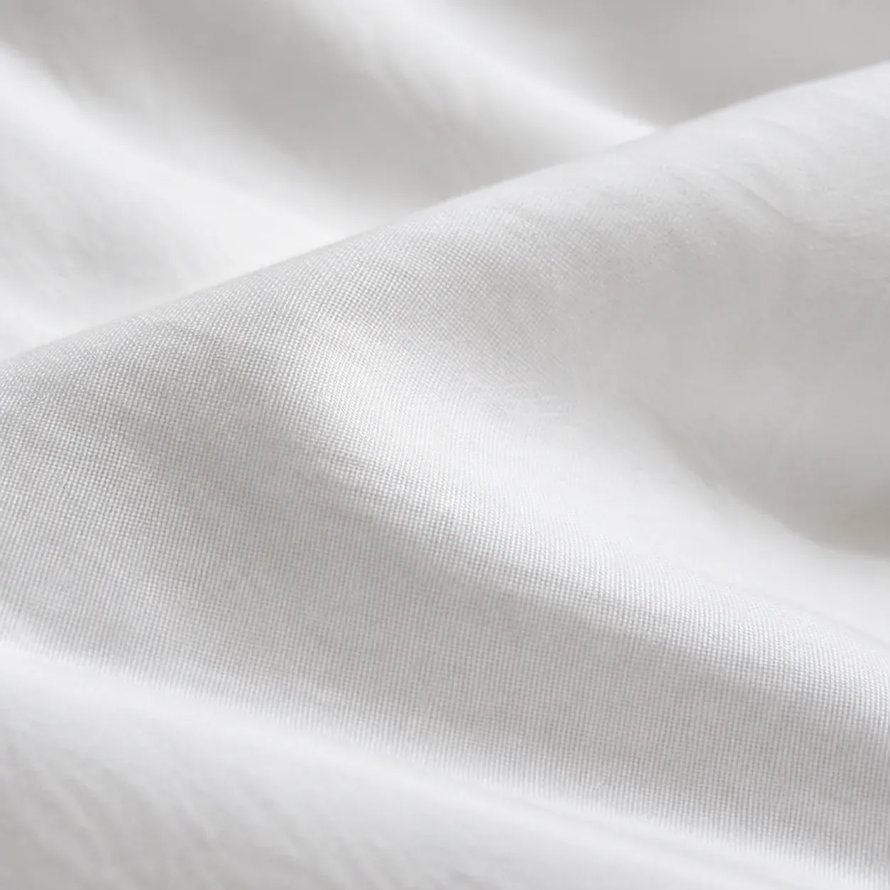Gros plan sur le tissage percale, fils serrés et réguliers