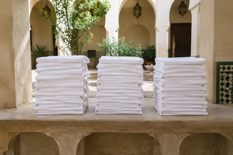Airbnb Rotation Pack ×3 (180): folded white linen, 12 pieces
